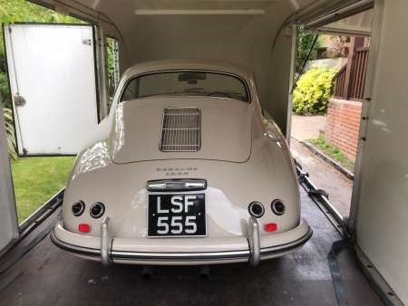 Porsche Classic in Trailer